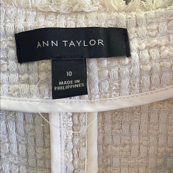 Ann Taylor Cream Textured Tweed with Ruffle Accent Women's Blazer Size 10 - Picture 2 of 4